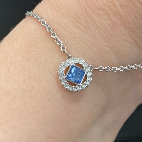 Swarovski angelic necklace - Picture 4 of 6